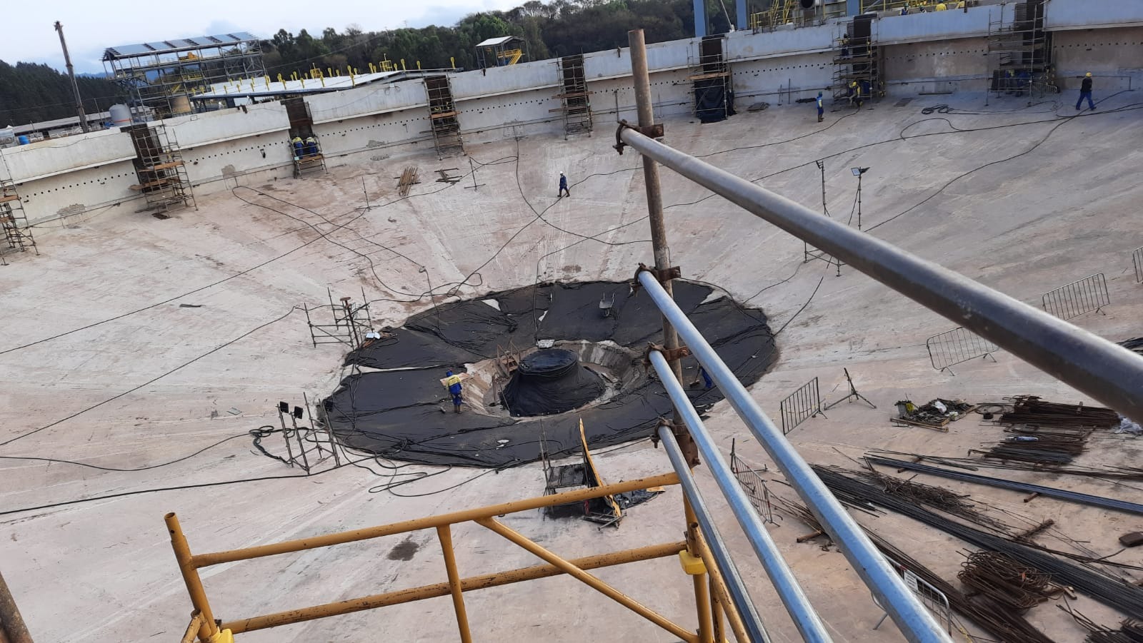 Impermeabilização de espessador de rejeito de minério elevado 6
